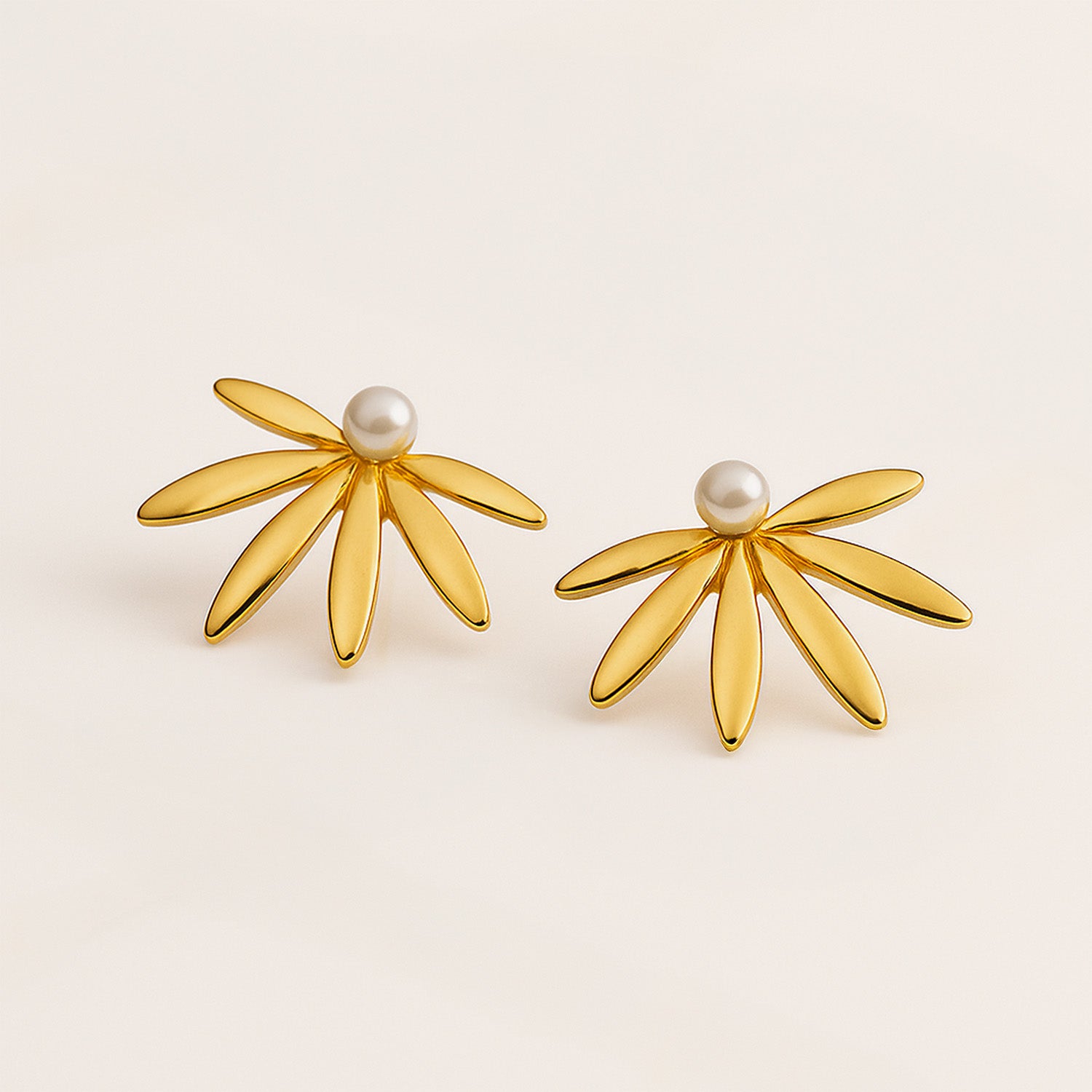 Amelie Petal Pearl 18K Gold Stud Earrings