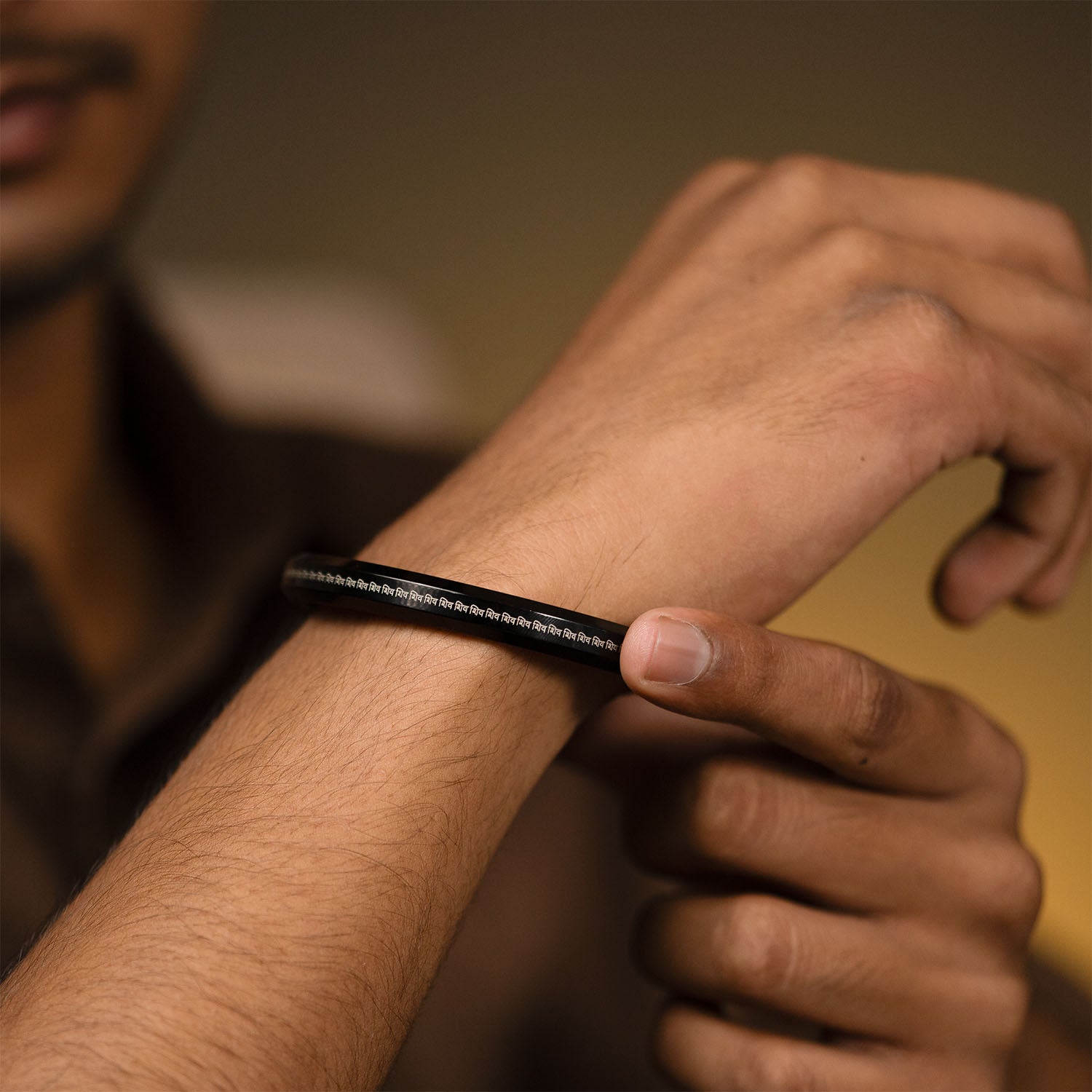 Shiv MicroCarved Round Kada Black