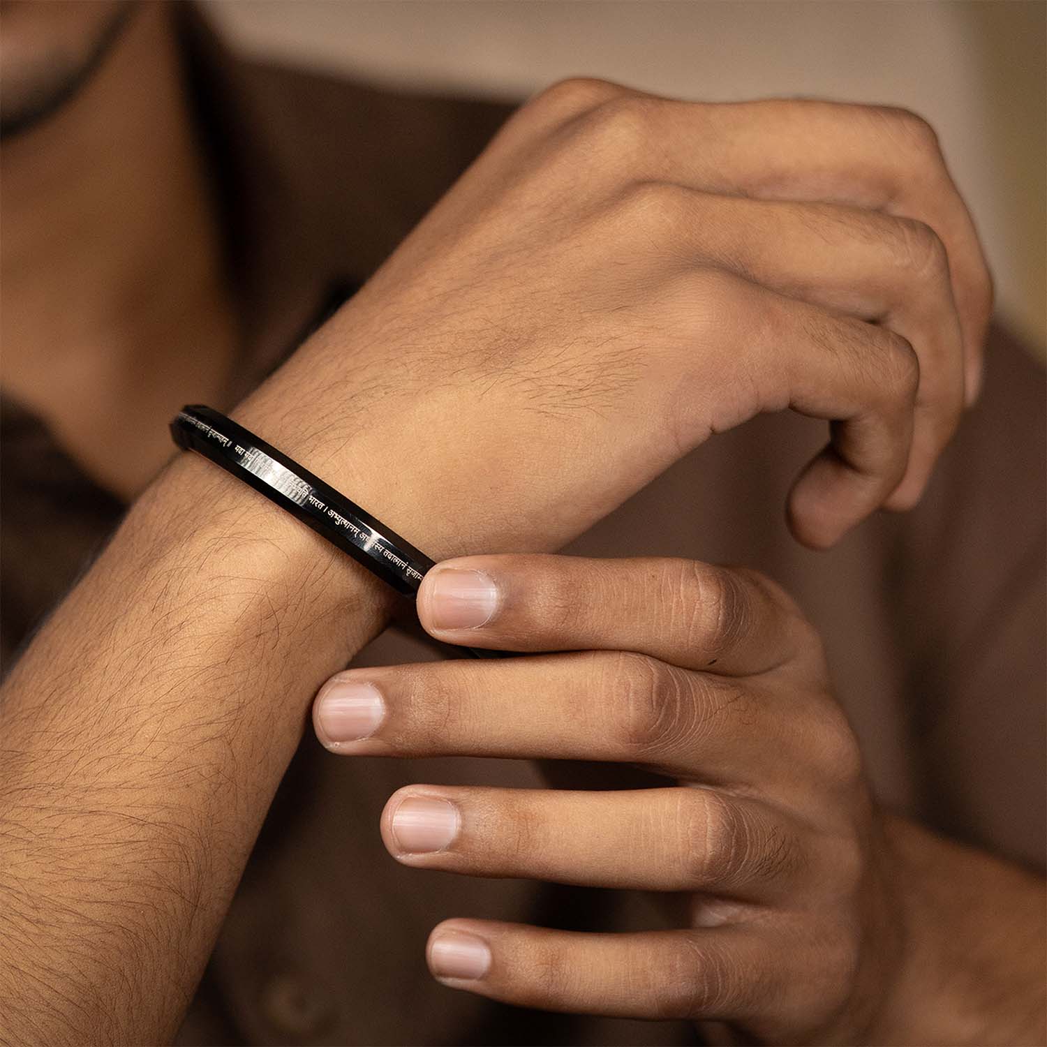 Yada Yada Hi Dharmasya Mahabharat MicroCarved Round Kada Black