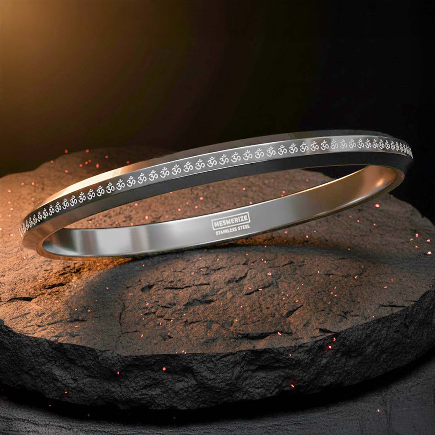 Om MicroCarved Round Kada Silver